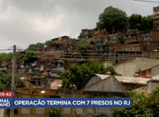 Bandidos transmitem ao vivo rendição durante operação no Rio