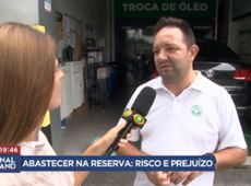 Deixar o carro na "reserva" para abastecer pode dar prejuízo