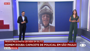 Homem aparece com capacete da PM: 'devolve a moto que nóis devolve o cap'