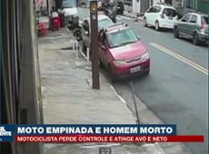 Empinava moto: Motociclista atropela avô e neto