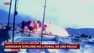 Aeronave sai da pista e explode na orla da praia em Ubatuba (SP)