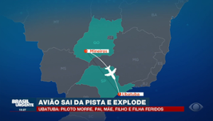 Avião sai da pista e explode na praia