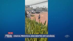 Chuva provoca enchentes em Goiânia