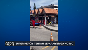 Super-heróis tentam separar briga no Rio