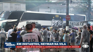 Veja imagens da chegada de Neymar à Vila Belmiro