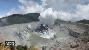 Vulcão entra em erupção na Costa Rica