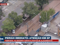 Chuva em SP: água invade prédio no Centro da cidade