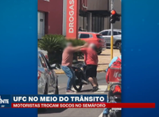 Motoristas brigam no trânsito, no interior de SP