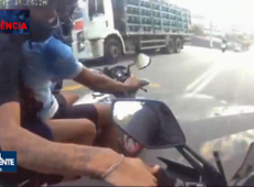 Criminosos ameaçam motociclista durante assalto em SP