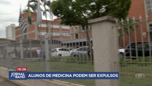 Alunos de medicina podem ser expulsos; entenda