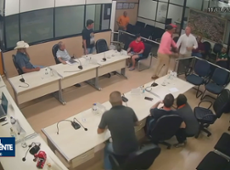 Vereadores brigam em câmara municipal no PR