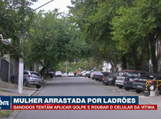 Mulher é arrastada por ladrões de moto