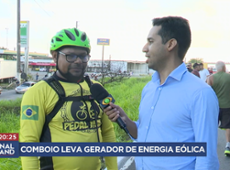 Comboio leva gerador de energia eólica