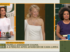 PAMELA ANDERSON surpreende ao aparecer SEM MAQUIAGEM no tapete vermelho