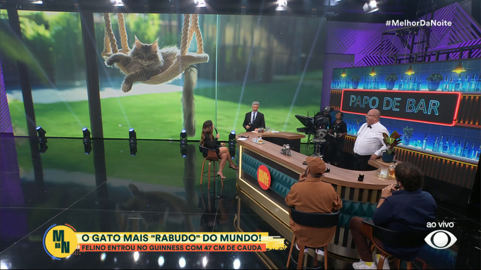 Conheça o gato que tem o maior rabo do mundo | Melhor da Noite