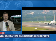 Crianças invadem a pista do aeroporto de Guarulhos, em SP