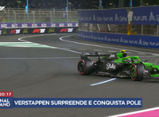 Max Verstappen surpreende e conquista pole