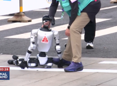 Robôs competem em meia maratona contra humanos na China