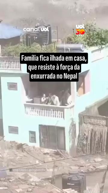 Família fica ilhada em casa, que resiste à força da enxurrada no Nepal
