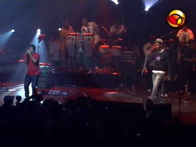 Seu Jorge canta "Trabalhador" ao vivo em SP - 26/09/2009 - UOL Carnaval